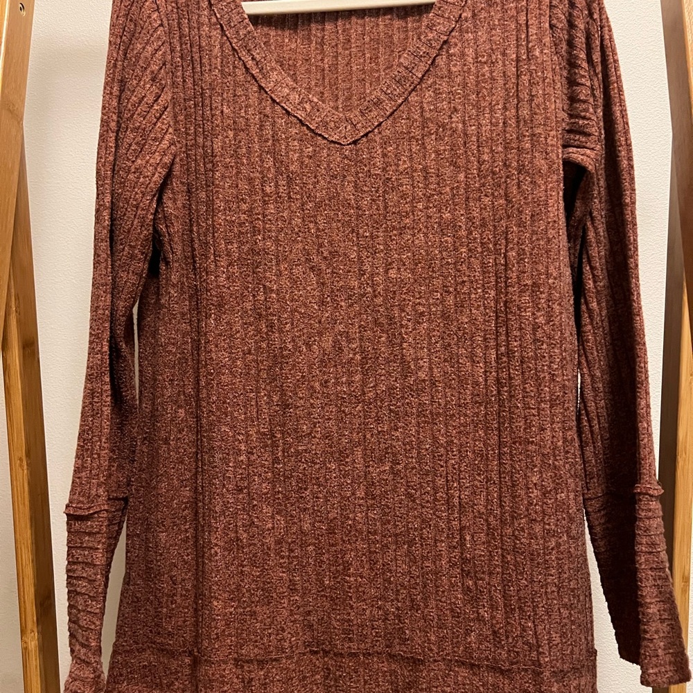 Ribbed V-Neck Sweater in Rust